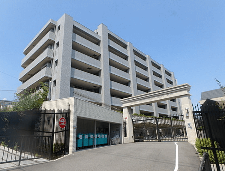 ファイル:エスリード西宮甲陽園 外観 エントランスアプローチ.png