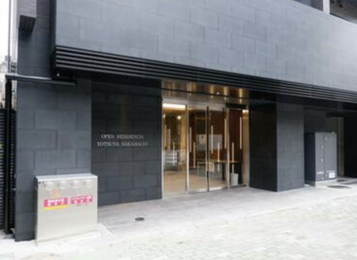 ファイル:オープンレジデンシア四谷坂町 エントランスアプローチ.png