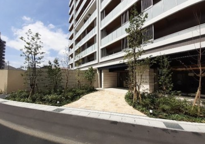 ファイル:グランクレア四日市シーズンズフォート エントエランスアプローチ.png