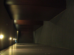 ファイル:CHIBA CENTRAL TOWER内廊下.jpg