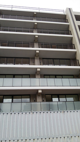 ファイル:20160606パークホームズ板橋蓮根 一番街・二番街.jpg