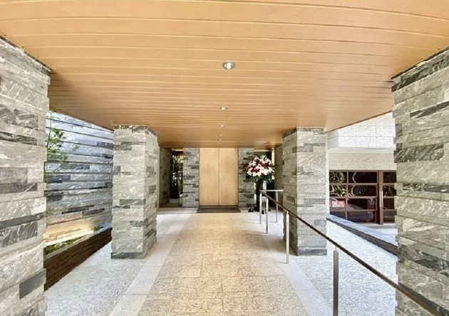 ファイル:ザ・パークハウス アーバンス 渋谷 エントランス.png