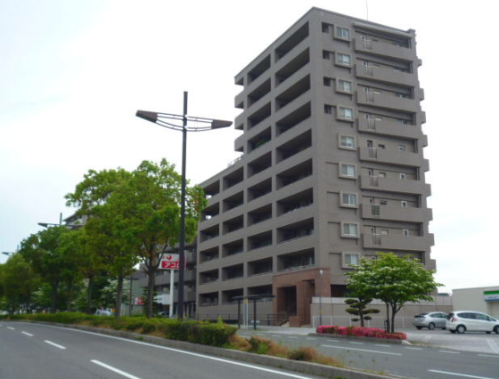 ファイル:アルファステイツブールバール通り 外観.png