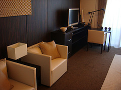 ファイル:CHIBA CENTRAL TOWERゲストルームリビング.jpg