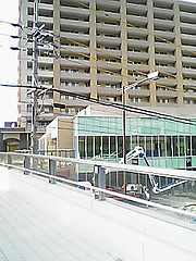 ファイル:グランドメゾン勝川ネクシティ イースト歩道橋より撮影 2007年5月8日.jpg